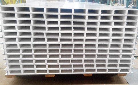 機(jī)制凈化板：自動化生產(chǎn)提升效率，助力建筑業(yè)創(chuàng)新發(fā)展